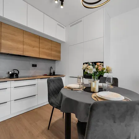 Appartement Jutrzenki - Gym, Balcony, Parking - By Rentujemy